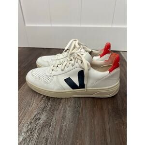 Veja V-10 sneakers in white leather-navy blue logo and red heel tab in size 8
